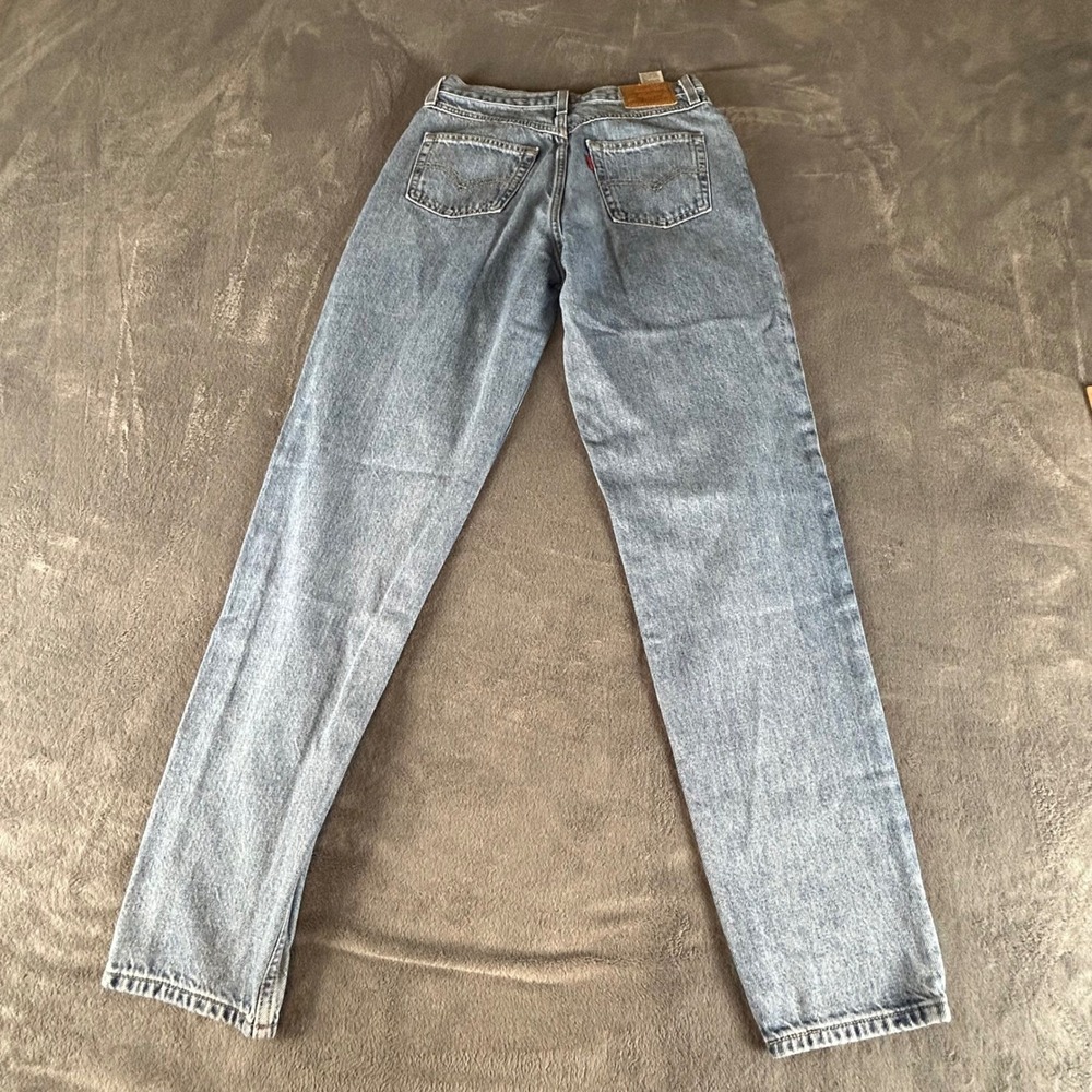 Levis Premium 80s Mom Jeans Light Wash High Rise Tapered Blue Denim 28 - Picture 2 of 11